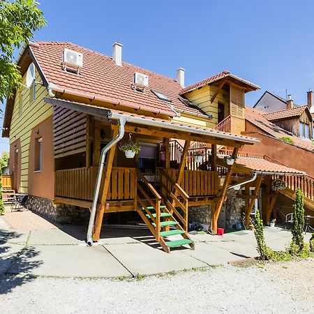 Almafa Apartmanház Eger Exterior foto