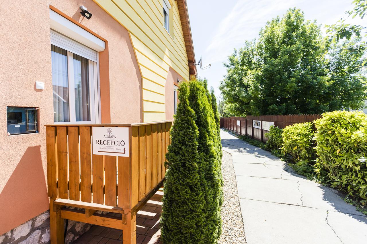 Almafa Apartmanház Eger Exterior foto